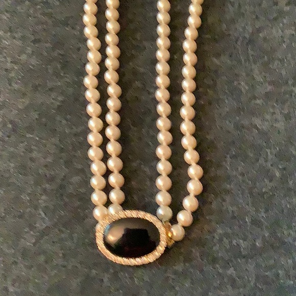 VINTAGE 2-Strand Faux Pearl Necklace with Black Oval & Rhinestone Clasp - Picture 6 of 8